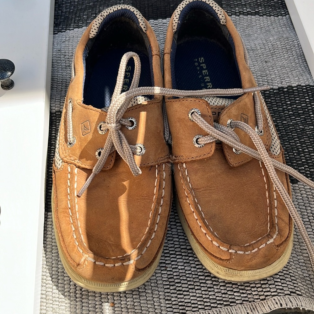 Boys Sperry Topsiders in excellent condition